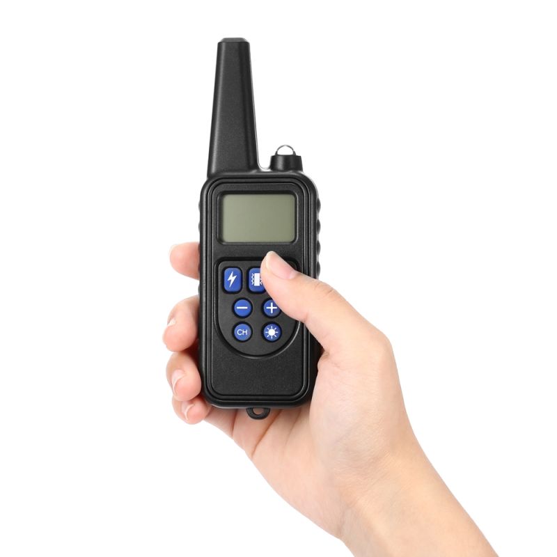 Ontdek de 800m Elektrische Hondentrainingshalsband met LCD-scherm en instelbare niveaus waterdicht en oplaadbaar