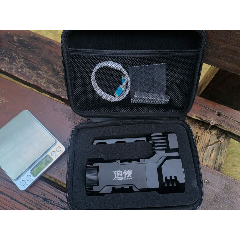 Manker Ranger MK39 II combo spotlight en langeafstands zaklamp Cyberpunk stijl draagbare buitenverlichting LED