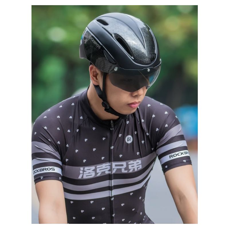 ROCKBROS fietshelm met geïntegreerd LED-licht en ultralicht ontwerp voor zichtbaarheid en comfort fietsveiligheid