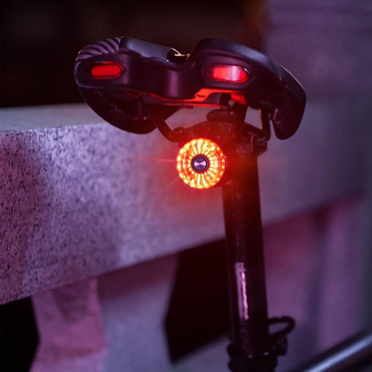 Slimme fietsachterlicht reminductie fietsachterlicht fietszadelpen zadel achterlicht waterdicht USB-oplaadbaar fietsachterlicht