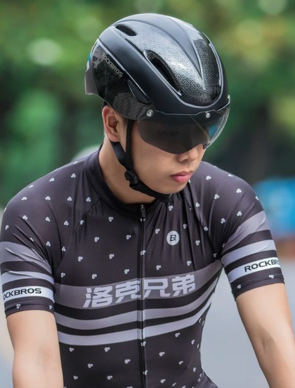 ROCKBROS fietshelm met geïntegreerd LED-licht en ultralicht ontwerp voor zichtbaarheid en comfort fietsveiligheid
