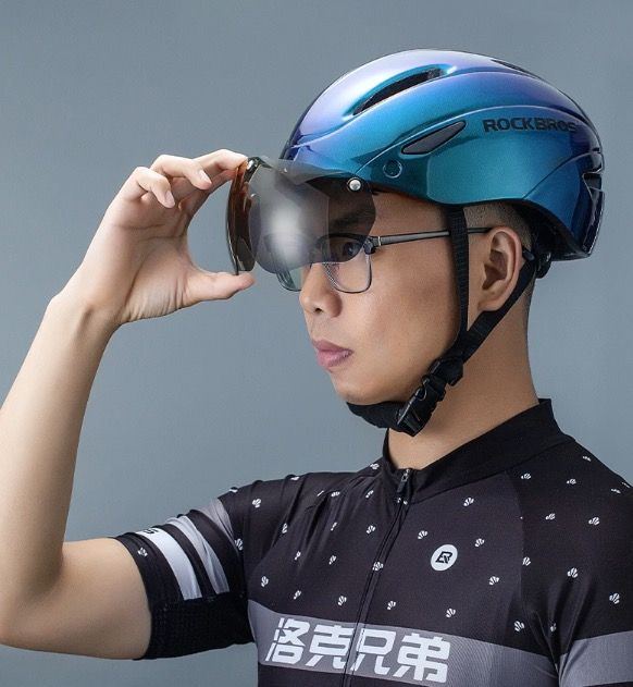 ROCKBROS fietshelm met geïntegreerd LED-licht en ultralicht ontwerp voor zichtbaarheid en comfort fietsveiligheid